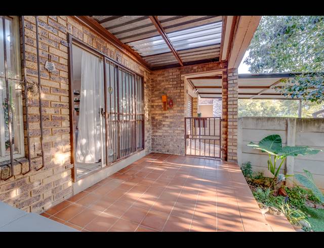 2 BEDROOM TOWNHOUSE FOR SALE IN ALLEN'S NEK
